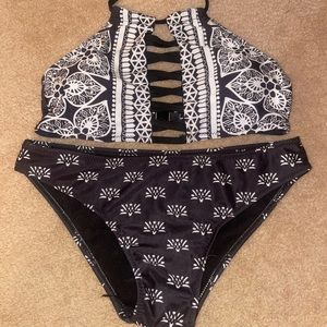 Black/White Patterned Bathing Suit for Summer 🤩🤍☀️